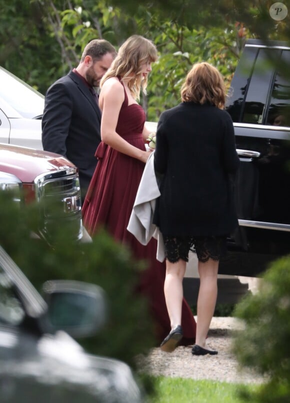 Taylor Swift, demoiselle d'honneur au mariage de sa meilleure amie Abigail Anderson à Martha's Vineyard dans le Massachusetts, le 2 septembre 2017