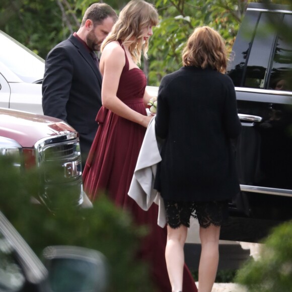 Taylor Swift, demoiselle d'honneur au mariage de sa meilleure amie Abigail Anderson à Martha's Vineyard dans le Massachusetts, le 2 septembre 2017