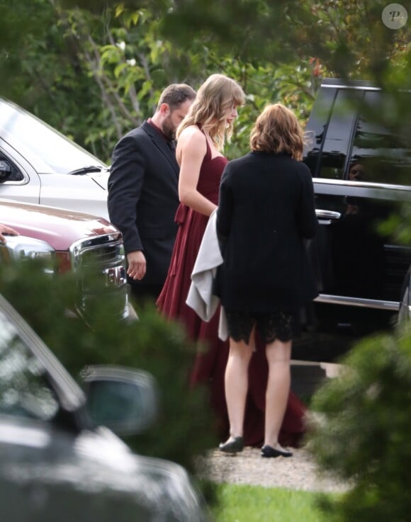 Taylor Swift, demoiselle d'honneur au mariage de sa meilleure amie Abigail Anderson à Martha's Vineyard dans le Massachusetts, le 2 septembre 2017