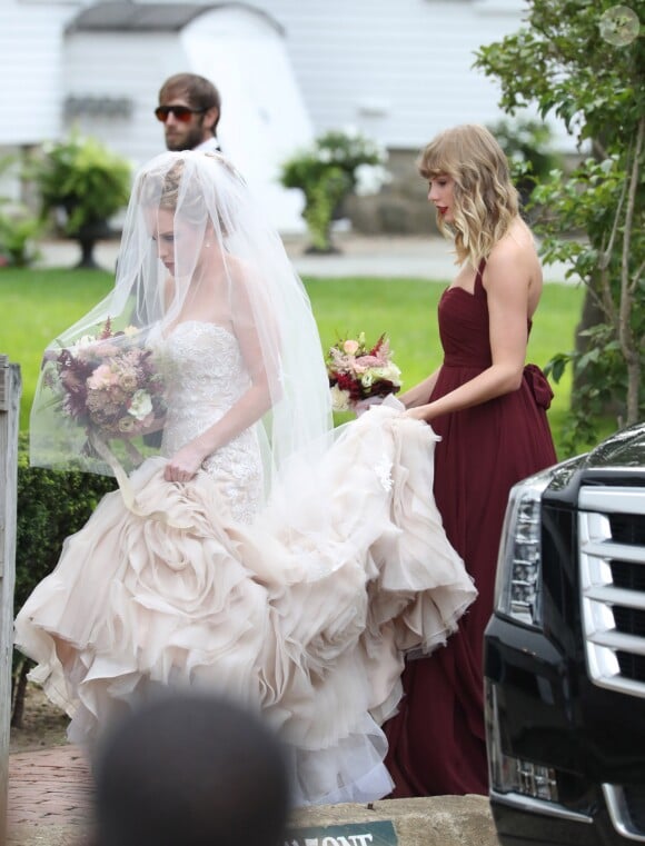 Taylor Swift, demoiselle d'honneur au mariage de sa meilleure amie Abigail Anderson à Martha's Vineyard dans le Massachusetts, le 2 septembre 2017