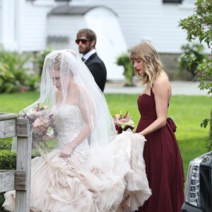 Taylor Swift, demoiselle d'honneur au mariage de sa meilleure amie Abigail Anderson à Martha's Vineyard dans le Massachusetts, le 2 septembre 2017