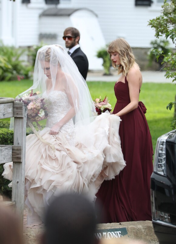 Taylor Swift, demoiselle d'honneur au mariage de sa meilleure amie Abigail Anderson à Martha's Vineyard dans le Massachusetts, le 2 septembre 2017