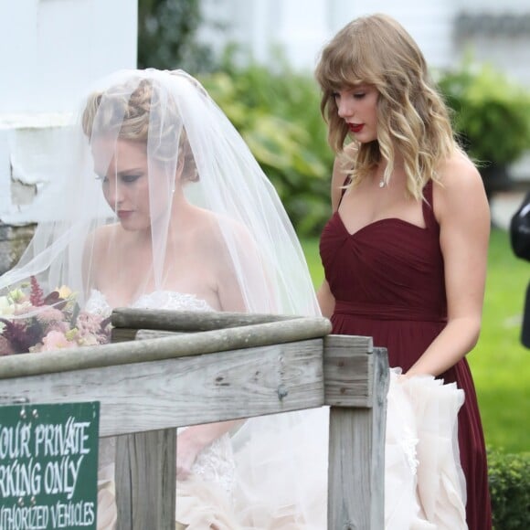 Taylor Swift, demoiselle d'honneur au mariage de sa meilleure amie Abigail Anderson à Martha's Vineyard dans le Massachusetts, le 2 septembre 2017