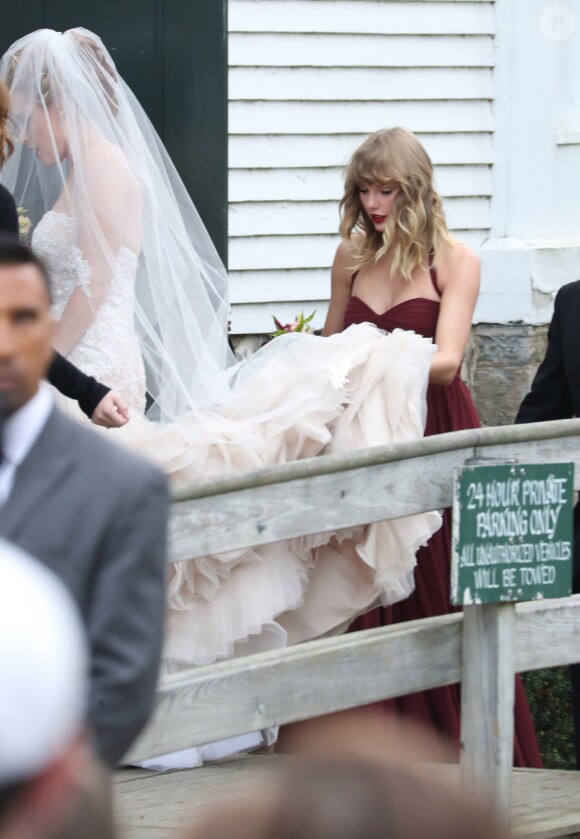 Taylor Swift, demoiselle d'honneur au mariage de sa meilleure amie Abigail Anderson à Martha's Vineyard dans le Massachusetts, le 2 septembre 2017