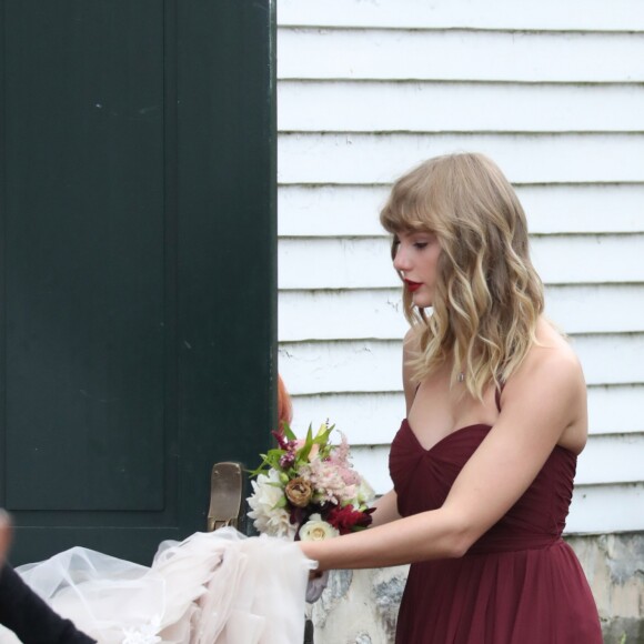 Taylor Swift, demoiselle d'honneur au mariage de sa meilleure amie Abigail Anderson à Martha's Vineyard dans le Massachusetts, le 2 septembre 2017