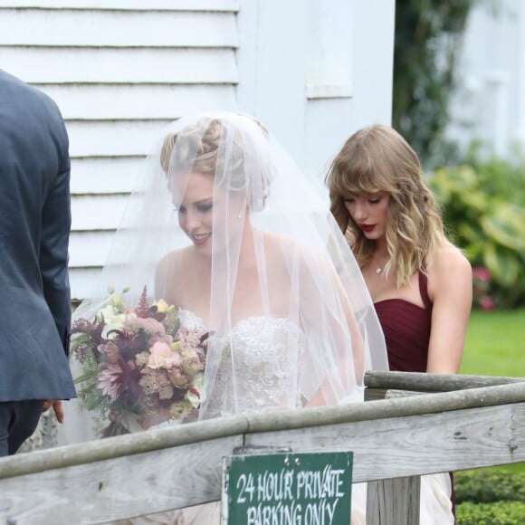 Taylor Swift, demoiselle d'honneur au mariage de sa meilleure amie Abigail Anderson à Martha's Vineyard dans le Massachusetts, le 2 septembre 2017