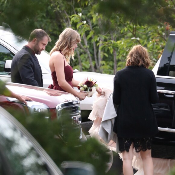 Taylor Swift, demoiselle d'honneur au mariage de sa meilleure amie Abigail Anderson à Martha's Vineyard dans le Massachusetts, le 2 septembre 2017