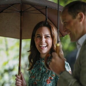 Kate Middleton, duchesse de Cambridge, et le prince William lors de la visite du Sunken Garden dédié à la mémoire de Lady Diana à Londres le 30 août 2017. Le 4 septembre 2017, le palais de Kensington a annoncé qu'elle est enceinte de son troisième enfant avec le prince William.