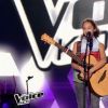 Nawel et sa guitare dans "The Voice Kids 4" (TF1), numéro diffusé le 9 septembre 2017.