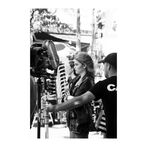Thylane Blondeau sur le tournage de "Thylane" de NP Novak, été 2017. La photo est signée de sa maman Véronika Loubry.