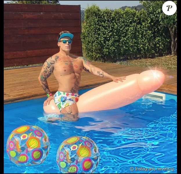 Neven Ciganovic prend la pose dans une piscine. Instagram, juillet 2017