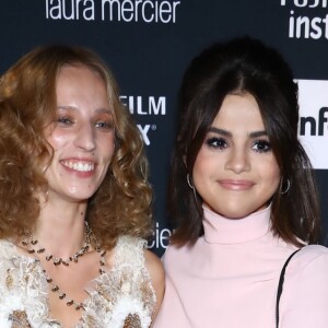 Petra Collins et Selena Gomez assistent à la soirée "Harper's Bazaar Icons by Carine Roitfeld" organisée au Plaza Hotel de New York, le 8 septembre 2017.