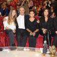  Nicole Croisille, Elisa Huster, Michel Drucker, Toscane Huster, Cristiana Reali et Francis Huster - Enregistrement de l' émission "Vivement Dimanche" à Paris le 24 septembre 2014. 