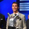 Cristiano Ronaldo, le joueur portugais du Real Madrid, a reçu les trophée du meilleur joueur de la saison 2016/2017 et du meilleur attaquant pendant le tirage au sort de l'UEFA Champions League 2017/2018 au Grimaldi Forum à Monaco le 24 août 2017. © Bruno Bebert/Bestimage