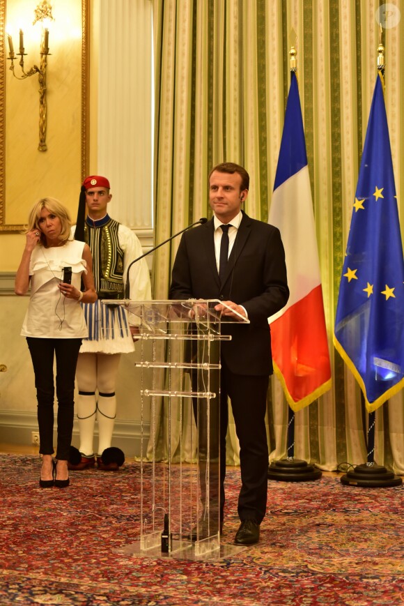 Brigitte Macron (Trogneux) et son mari Emmanuel Macron - Déclaration conjointe d u président de la République française Emmanuel Macron et de son homologue grec Prokópis Pavlópoulos au Palais présidentiel d'Athènes, Grèce, le 7 septembre 2017.