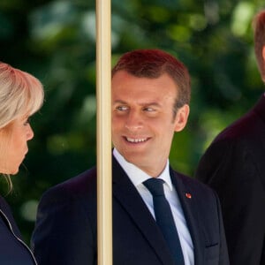 Le président Emmanuel Macron, Brigitte Macron (Trogneux) lors de la cérémonie d'accueil du couple présidentiel français au palais Cotroceni à Bucarest le 24 août 2017. © Pierre Perusseau / Bestimage