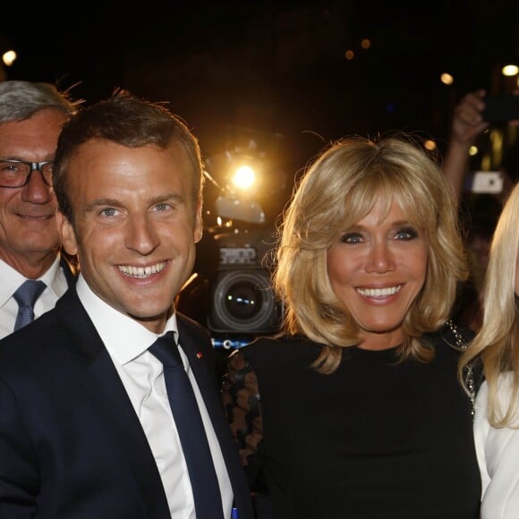 Le président de la République française Emmanuel Macron et sa femme la Première dame Brigitte Macron (Trogneux) lors du festival de Salzbourg, Autriche, le 23 août 2017.