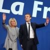 Emmanuel Macron, vainqueur du premier tour de l'élection présidentielle, salue ses militants avec sa femme Brigitte Macron (Trogneux) au parc des expositions porte de Versailles à Paris le 23 avril 2017. © Dominique Jacovides / Sébastien Valiela / Bestimage