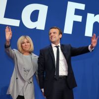 Emmanuel Macron, son couple "égalitaire" avec Brigitte : "Il l'embrasse souvent"