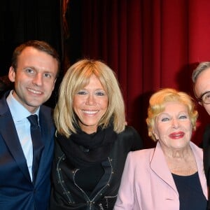 Exclusif - Emmanuel Macron et sa femme Brigitte Macron (Brigitte Trogneux), Line Renaud et Philippe Besson - Représentation de la pièce "Pleins Feux" au théâtre Hébertot à Paris le 2 février 2017. © Coadic Guirec/Bestimage