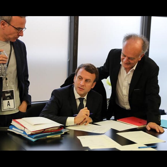 Exclusif : Jean Pisani-Ferry, Philippe Besson et Emmanuel Macron - Emmanuel Macron à son QG de campagne au soir du deuxième tour, dans l'attente des résultats des élections présidentielles, à Paris. Le 7 mai 2017.© Dominique Jacovides - Sébastien Valiela / Bestimage