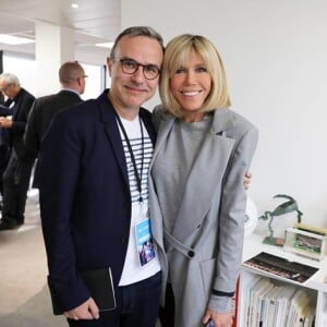 Exclusif : Brigitte Macron et son ami Philippe Besson au QG de campagne au soir du deuxième tour, dans l'attente des résultats des élections présidentielles, à Paris. Le 7 mai 2017.© Dominique Jacovides - Sébastien Valiela / Bestimage