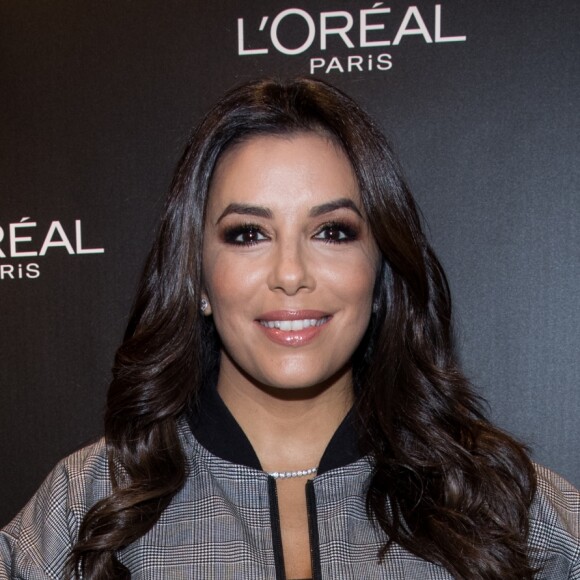 Eva Longoria, égérie L'Oréal Paris, rencontre ses fans et consommateurs de la marque à la boutique l'Oréal Paris rue de Rennes le 18 septembre 2017. © Cyril Moreau / Bestimage