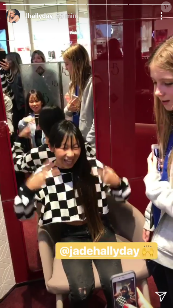 Laeticia Hllyday a publié une vidéo de sa fille Jade, 13 ans, en train de se faire percer les oreilles dans sa story Instagram, le 20 septembre 2017.
