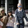 Johnny Hallyday sort déjeuner en famille, avec sa femme Laeticia et leurs filles Jade et Joy, au Water Grill de Santa Monica le 18 mars 2017.