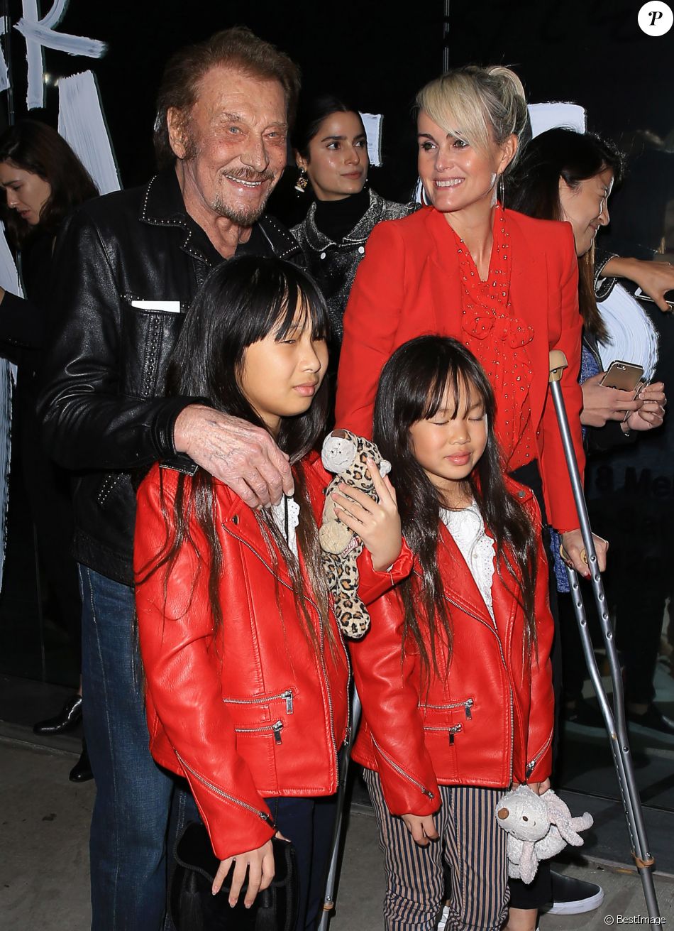 Johnny Hallyday Sa Femme Laeticia Et Leurs Filles Jade Et Joy Au Vernissage De L Exposition Du Photographe Mathieu Cesar A Los Angeles Le 21 Fevrier 17 Purepeople