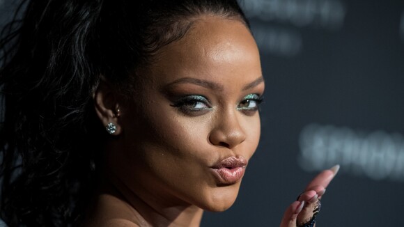 EnjoyPhoenix stylée face à une Rihanna sensuelle