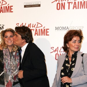 Bernard Tapie avec sa femme Dominique et sa fille Sophie lors de l'avant-première de 'Salaud on t'aime' à l'UGC Normandie sur les Champs-Elysées à Paris le 31 mars 2014.