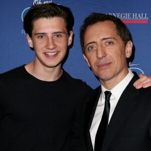 Exclusif - Gad Elmaleh avec son fils Noé lors du photocall du spectacle de Gad Elmaleh "Oh My Gad" au "Carnegie Hall" à New York, le 11 février 2017. © Dominique Jacovides/Bestimage