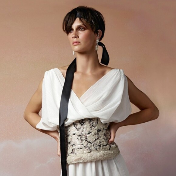 Marine Vacth photographiée par Karl Lagerfeld pour la campagne Croisière 2017/18 "La modernité de l'antiquité".