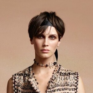 Marine Vacth photographiée par Karl Lagerfeld pour la campagne Croisière 2017/18 "La modernité de l'antiquité".