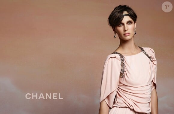Marine Vacth photographiée par Karl Lagerfeld pour la campagne Croisière 2017/18 "La modernité de l'antiquité".