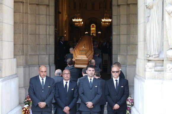 Illustration - Obsèques de Liliane Bettencourt en l'église Saint-Pierre de Neuilly-sur-Seine le 26 septembre 2017.  People arrive for the funeral of L'Oreal heiress, Liliane Bettencourt, on September 26, 2017 at the Saint-Pierre church in Neuilly-sur-Seine, near Paris.26/09/2017 - 