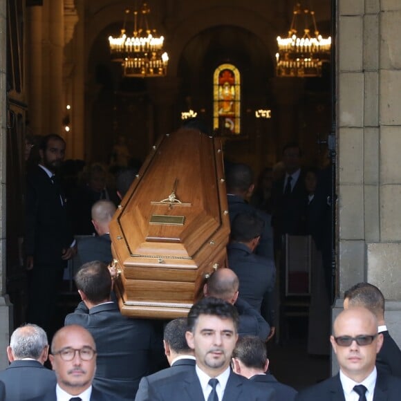 Illustration - Obsèques de Liliane Bettencourt en l'église Saint-Pierre de Neuilly-sur-Seine le 26 septembre 2017.  People arrive for the funeral of L'Oreal heiress, Liliane Bettencourt, on September 26, 2017 at the Saint-Pierre church in Neuilly-sur-Seine, near Paris.26/09/2017 - 