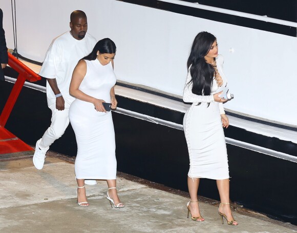 Exclusif - Kim Kardashian, son mari Kanye West et Kylie Jenner à Marina del Rey, le 25 août 2015.