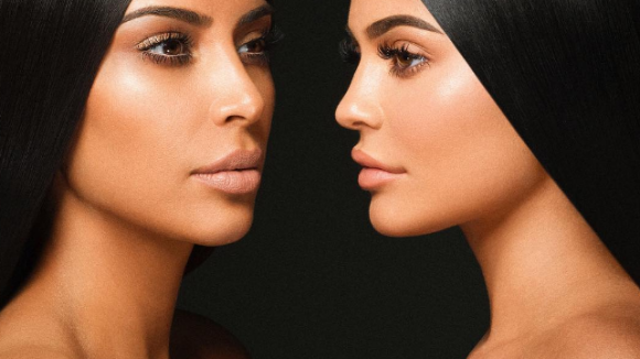Kim Kardashian a-t-elle mal réagi à l'annonce de la grossesse de Kylie Jenner ?