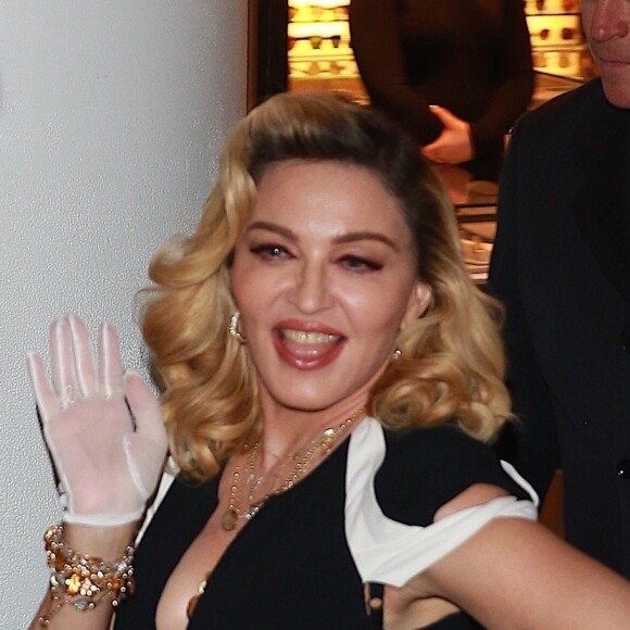 Madonna présente sa gamme de cosmétiques "MDNA SKIN" à Barney's New York sur Madison Avenue à New York, le 26 septembre 2017.