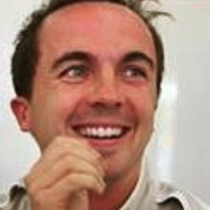 Frankie Muniz sur le compte Instagram de sa petite-amie Paige Price depuis le printemps 2017. L'acteur vient de confirmer leur romance.
