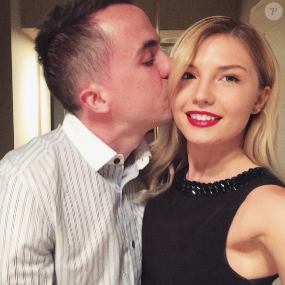 Frankie Muniz sur le compte Instagram de sa petite-amie Paige Price depuis le printemps 2017. L'acteur vient de confirmer leur romance.