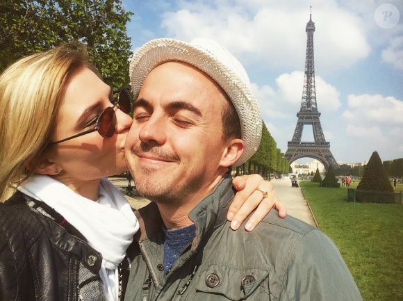 Frankie Muniz sur le compte Instagram de sa petite-amie Paige Price depuis le printemps 2017. L'acteur vient de confirmer leur romance.