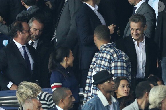 Kourtney Kardashian et son compagnon Younes Bendjima, François Hollande et Nicolas Sarkozy assistent au match de Champions League "PSG - Bayern Munich (3-0)" au Parc des Princes à Paris, le 27 septembre 2017. © Cyril Moreau/Bestimage
