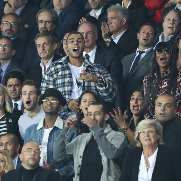 Pascal Obispo et sa femme Julie Hantson, Pierre Ménès, Lenny Kravitz, Naomi Campbell, Jacques-Antoine Granjon, Robin Wright et son fils Hopper Jack, Kourtney Kardashian et son compagnon Younes Bendjima, François Hollande, Nasser Al-Khelaïfi et Nicolas Sarkozy assistent au match de Champions League "PSG - Bayern Munich (3-0)" au Parc des Princes à Paris, le 27 septembre 2017. © Cyril Moreau/Bestimage