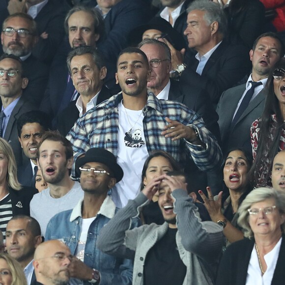 Pascal Obispo et sa femme Julie Hantson, Pierre Ménès, Lenny Kravitz, Naomi Campbell, Jacques-Antoine Granjon, Robin Wright et son fils Hopper Jack, Kourtney Kardashian et son compagnon Younes Bendjima, François Hollande, Nasser Al-Khelaïfi et Nicolas Sarkozy assistent au match de Champions League "PSG - Bayern Munich (3-0)" au Parc des Princes à Paris, le 27 septembre 2017. © Cyril Moreau/Bestimage