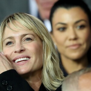 Kourtney Kardashian et Robin Wright assistent au match de Champions League "PSG - Bayern Munich (3-0)" au Parc des Princes à Paris, le 27 septembre 2017. © Cyril Moreau/Bestimage