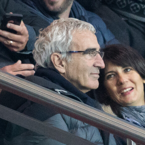 Estelle Denis et son compagnon Raymond Domenech lors de la demi-finale de la Coupe de France "PSG - AS Monaco" au Parc des Princes à Paris, le 27 avril 2017. © Cyril Moreau/Bestimage
