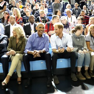 Joe Biden, Jill Biden, Barack Obama et le prince Harry dans les tribunes des Invictus Games à Toronto, le 29 septembre 2017.